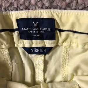 🦅 American Eagle Outfitters shorts size 4 yellow